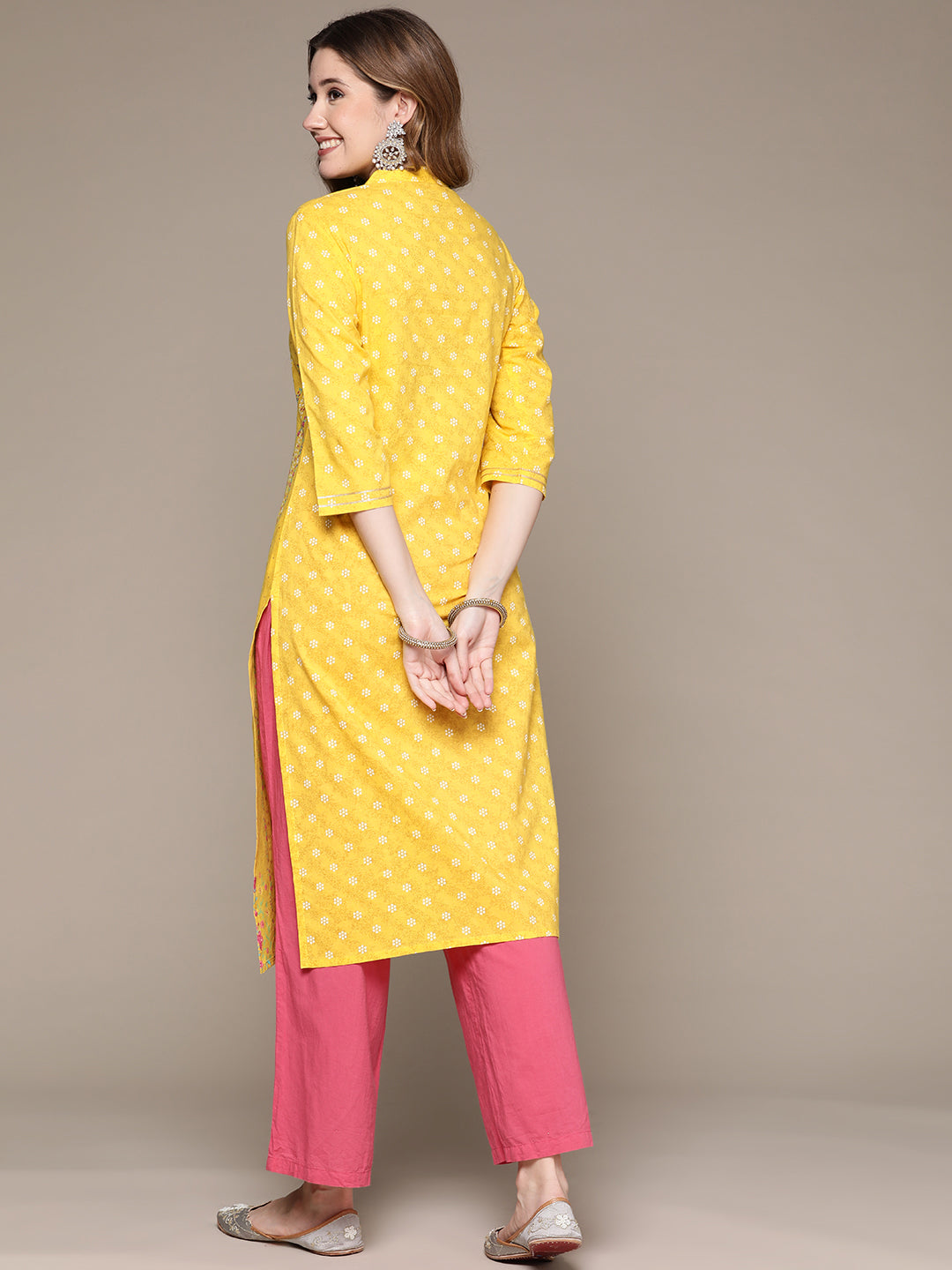 Anubhutee Women's Yellow Printed Thread Work Kurta