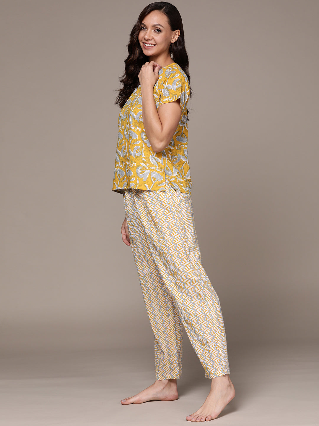 Women's's Yellow Abstract Floral Printed Pure Cotton Night Suit